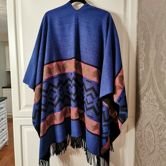 NWOT made in turkey poncho cape wrap shawl - Picture 8 of 8